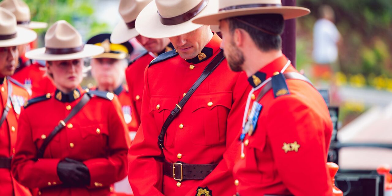 https://parax.ca/wp-content/uploads/2021/05/mounted-police-4433527_1920-1280x640.jpg