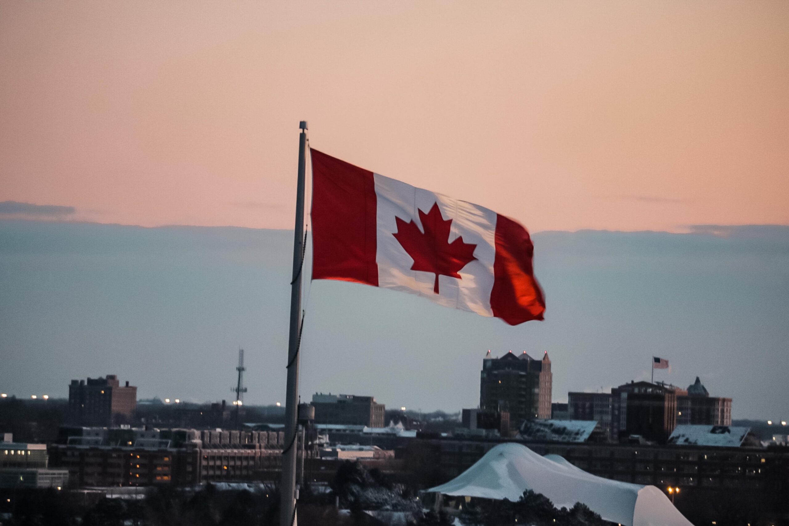 فرق اقامت دائم و شهروندی کانادا